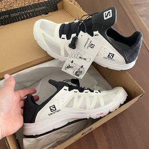 Womens Salomon Amphibian Bold, sz 9, white, brand new with tags & box